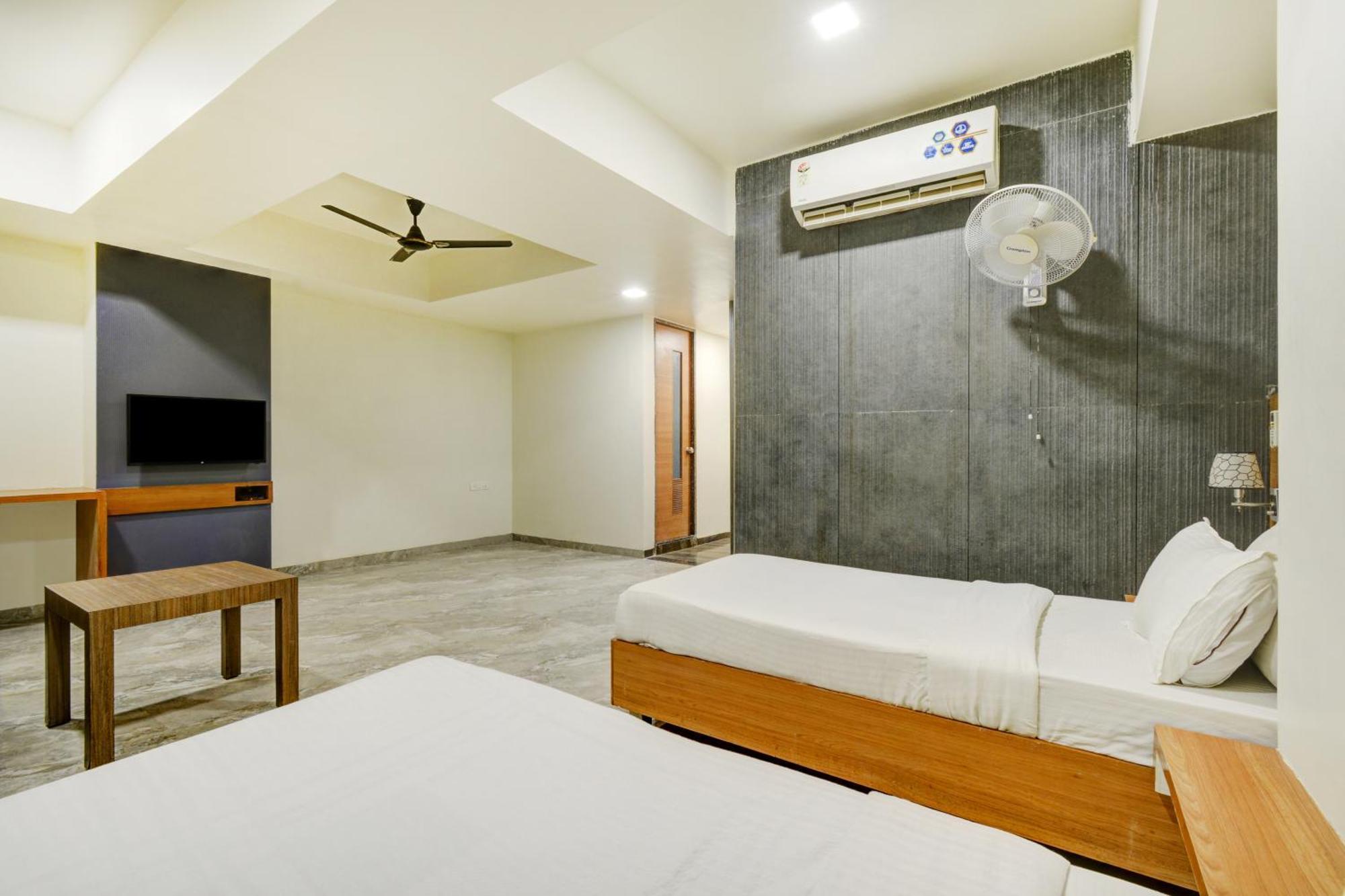 Hotel Desert Inn Tharad Exterior foto