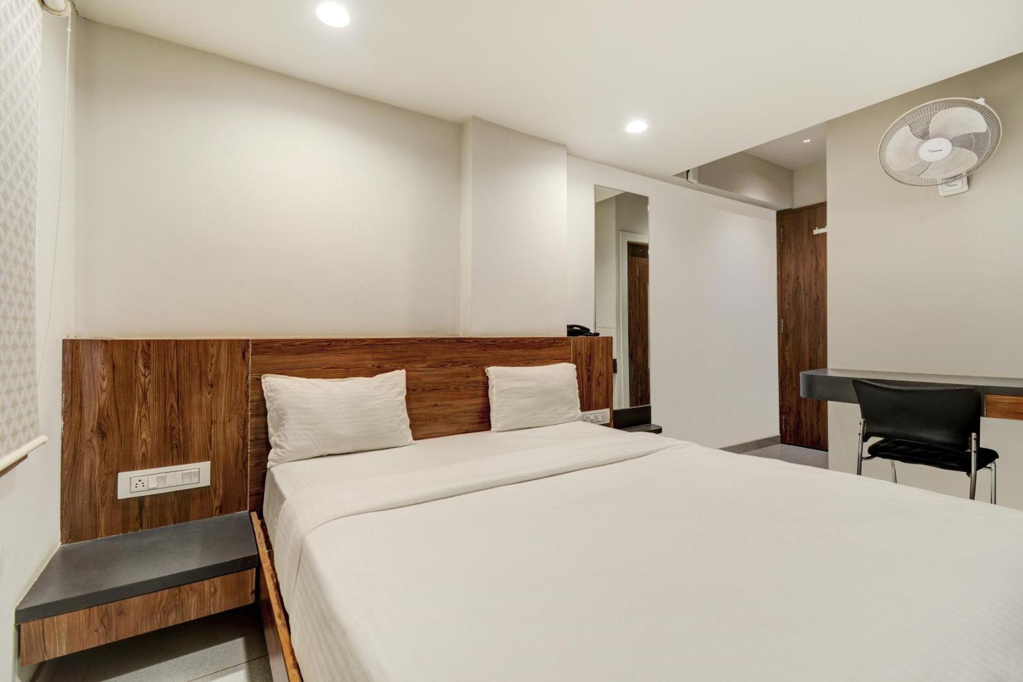 Hotel Desert Inn Tharad Exterior foto